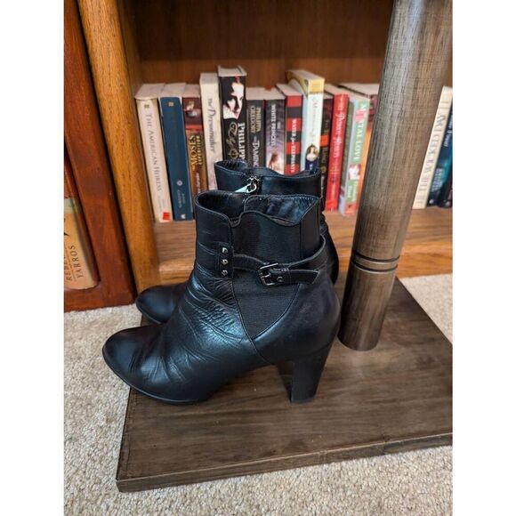 Aquatalia Women’s Size 7 Black Leather Buckle Ankle Bootie Boots Italy Heeled - Picture 3 of 7